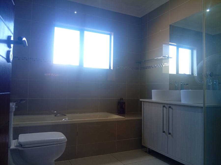 4 Bedroom Property for Sale in Heuwelsig Free State